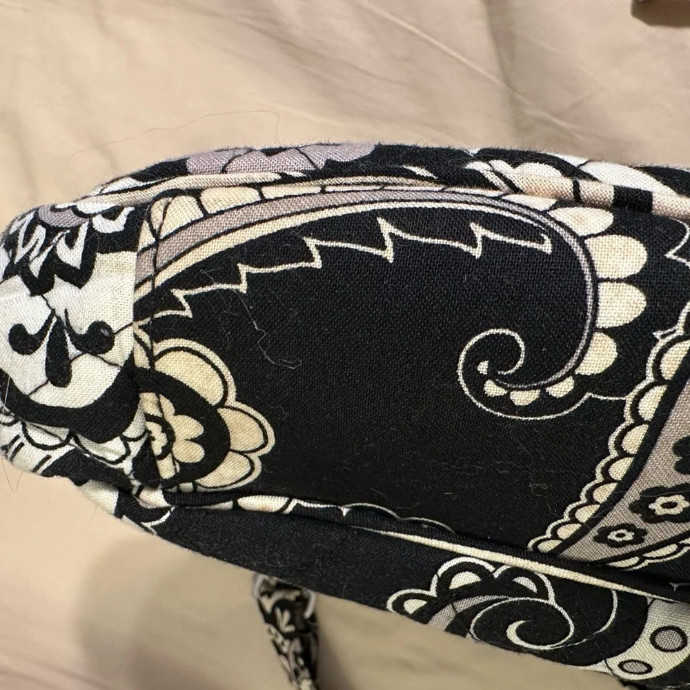 Vera Bradley Black, Tan & Cream Paisley Floral Bucket Cross Body Bag EUC